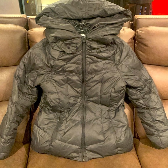 The North Face LIKE NEW CONDITION puffer jacket - Picture 2 of 6